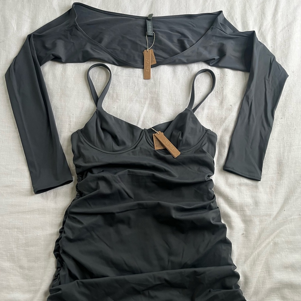 Skims Sculpting Swim Ruched One Piece and Shrug XL